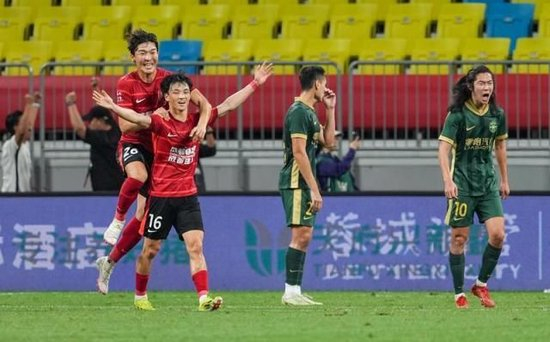 杨明洋30岁终圆国脚梦,成都蓉城再添一名国脚