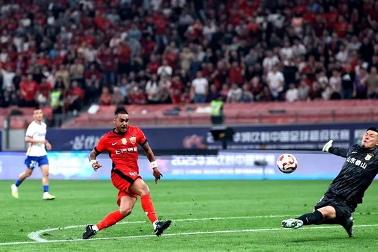 武磊第85分钟点球破荒 海港1-1逼平泰山