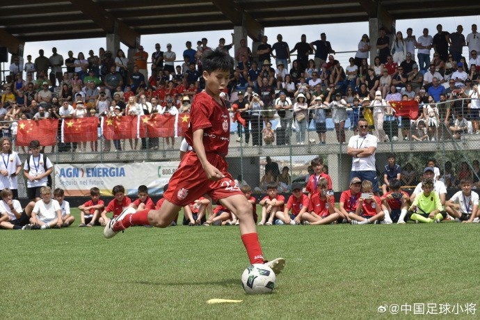 中国足球小将2014队点杀埃弗顿夺意杯冠军