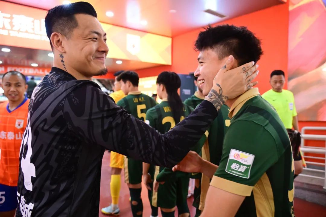 18岁王钰栋8球并列射手榜首，国足锋线竞争白热化