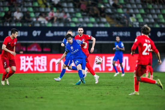 18岁双星处子球 申花客场3-1力克梅州紧追蓉城