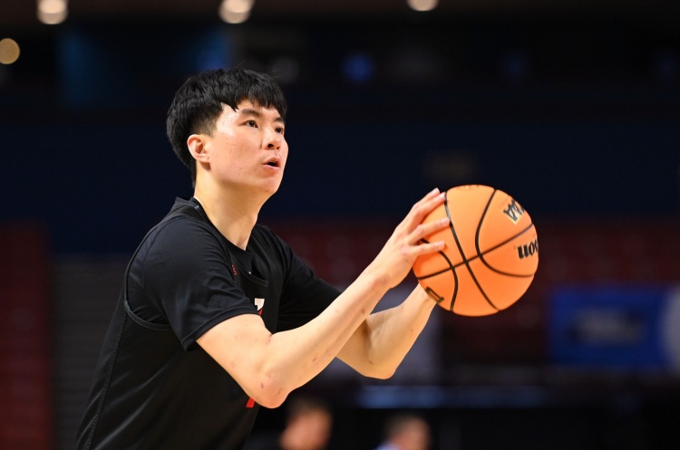 韩国锋线李贤重获马刺夏联邀约 生涯第三次冲击NBA
