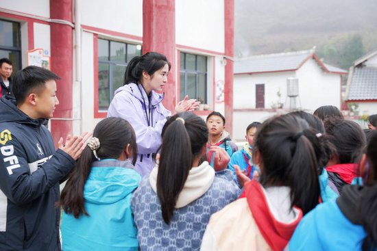 前女足国门赵丽娜退役两年：公益进50校、拆卡直播亏损关停，自述“多彩、自由、重生”
