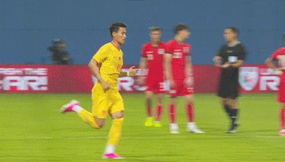 半场2-0后连换两人 林良铭魏震替补登场 半场2-0后连换两人 林良铭魏震替补登场