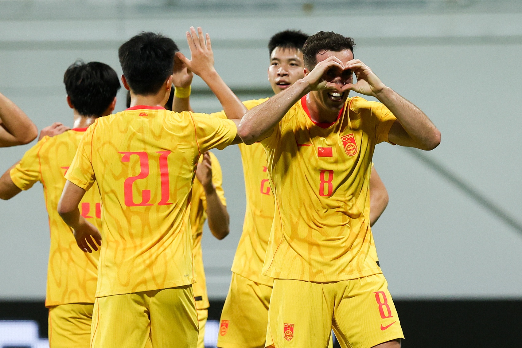 国足2-1新加坡收获3.25分 邵佳一验阵+武磊百场双赢 国足2-1新加坡收获3.25分 邵佳一验阵+武磊百场双赢