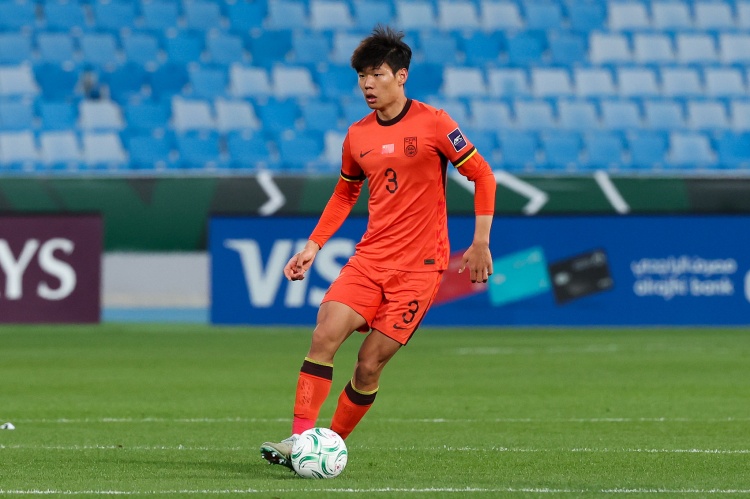 贺一然绝杀塔吉克斯坦:定位球战术执行到位,U23国足1-0取胜