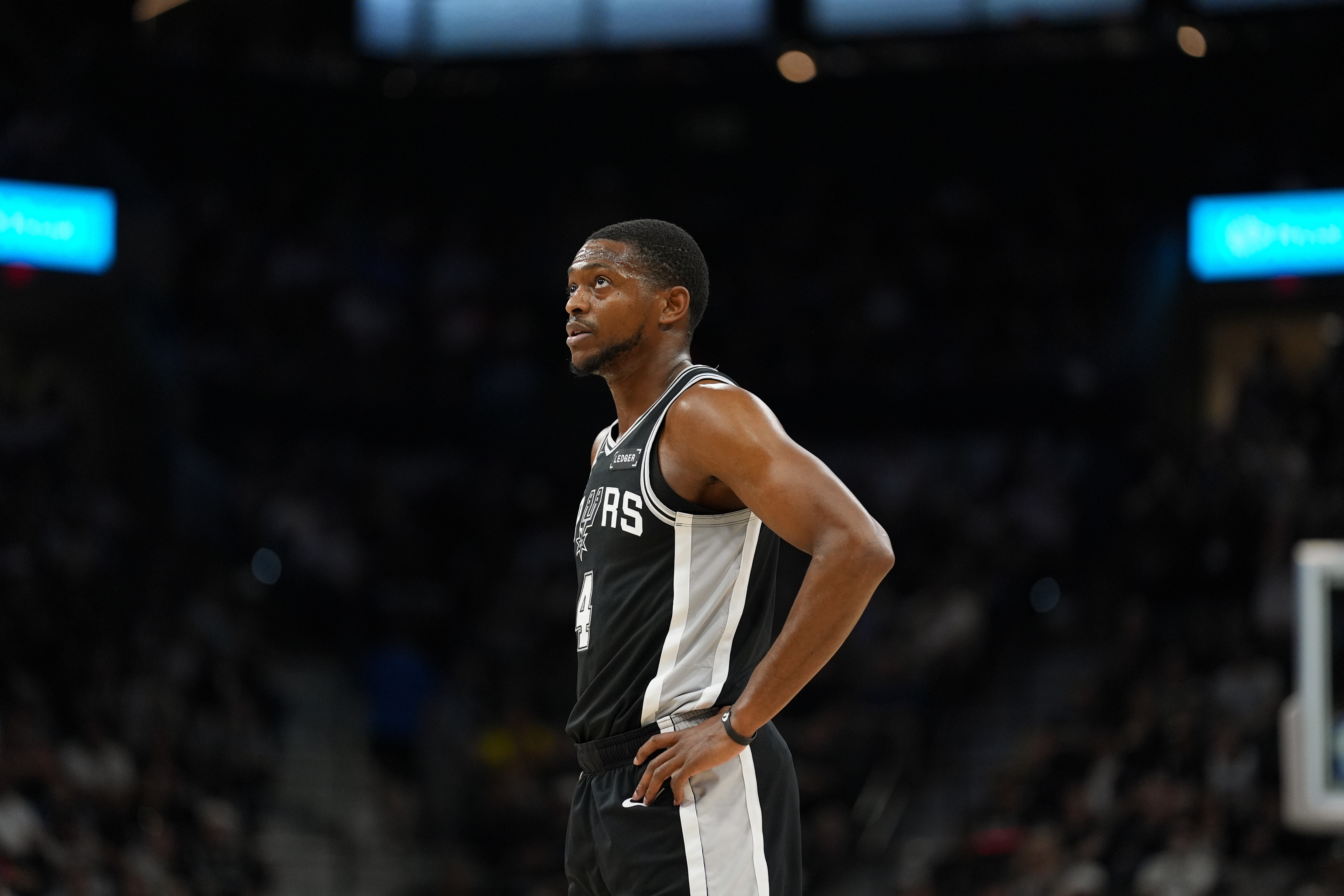 福克斯谈G3：噪音与安检，马刺后卫准备轻装上阵