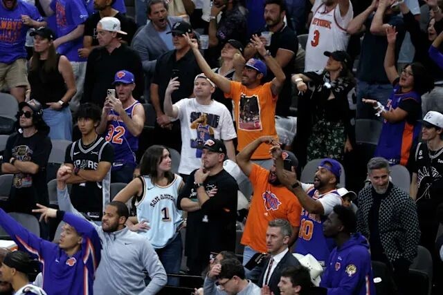 60万美元看一场球:尼克斯总决赛票价创历史,场边座炒至40万人民币 60万美元看一场球:尼克斯总决赛票价创历史,场边座炒至40万人民币