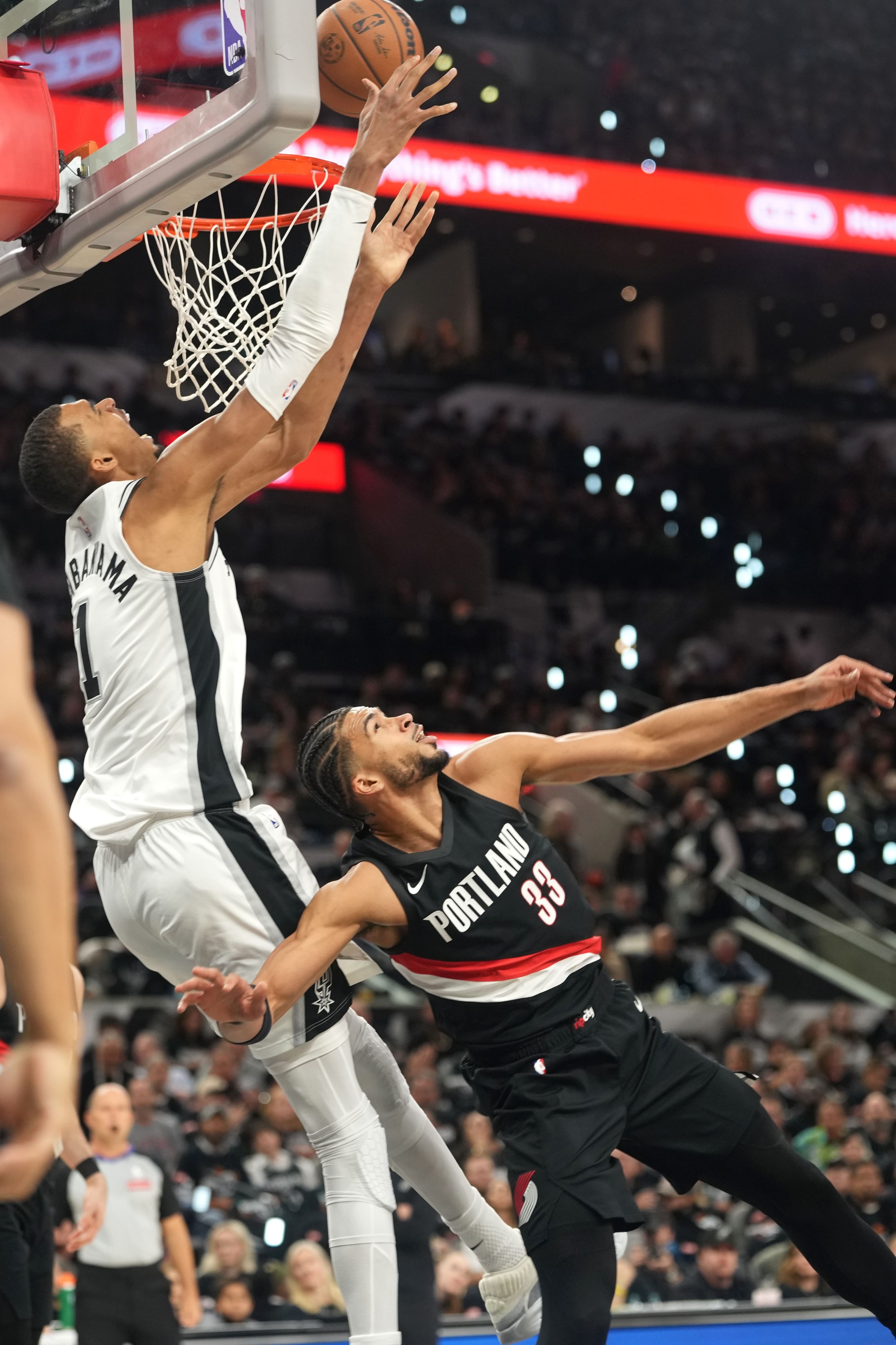 杰弗森:马刺靠西部强对抗练级,霍勒迪卡鲁索成磨刀石 杰弗森:马刺靠西部强对抗练级,霍勒迪卡鲁索成磨刀石