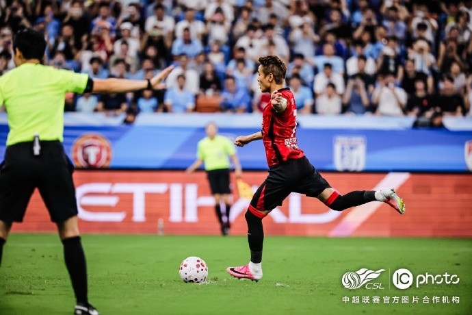 阿洛伊西：两球领先仍需把握机会，韦世豪队长领导力获肯定