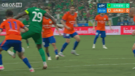 狂轰38脚！国安2-0十人泰山，郑铮直红王大雷9扑救难阻败局