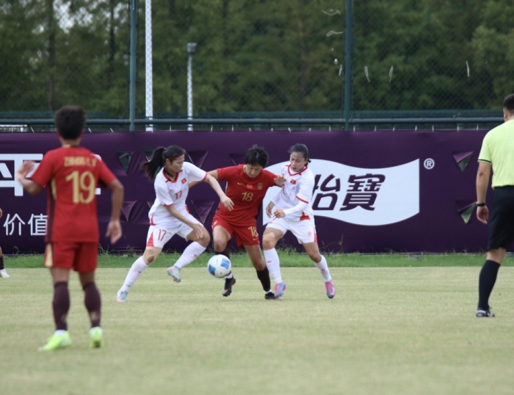 友谊赛-中国女足3-0击败越南女足，下半场连入三球