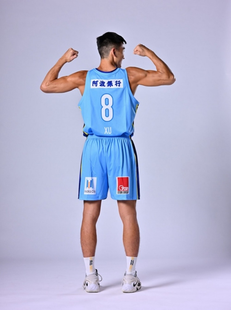 效力日本B3联赛！徐远征晒定妆照：在日本的首个赛季 干就完了